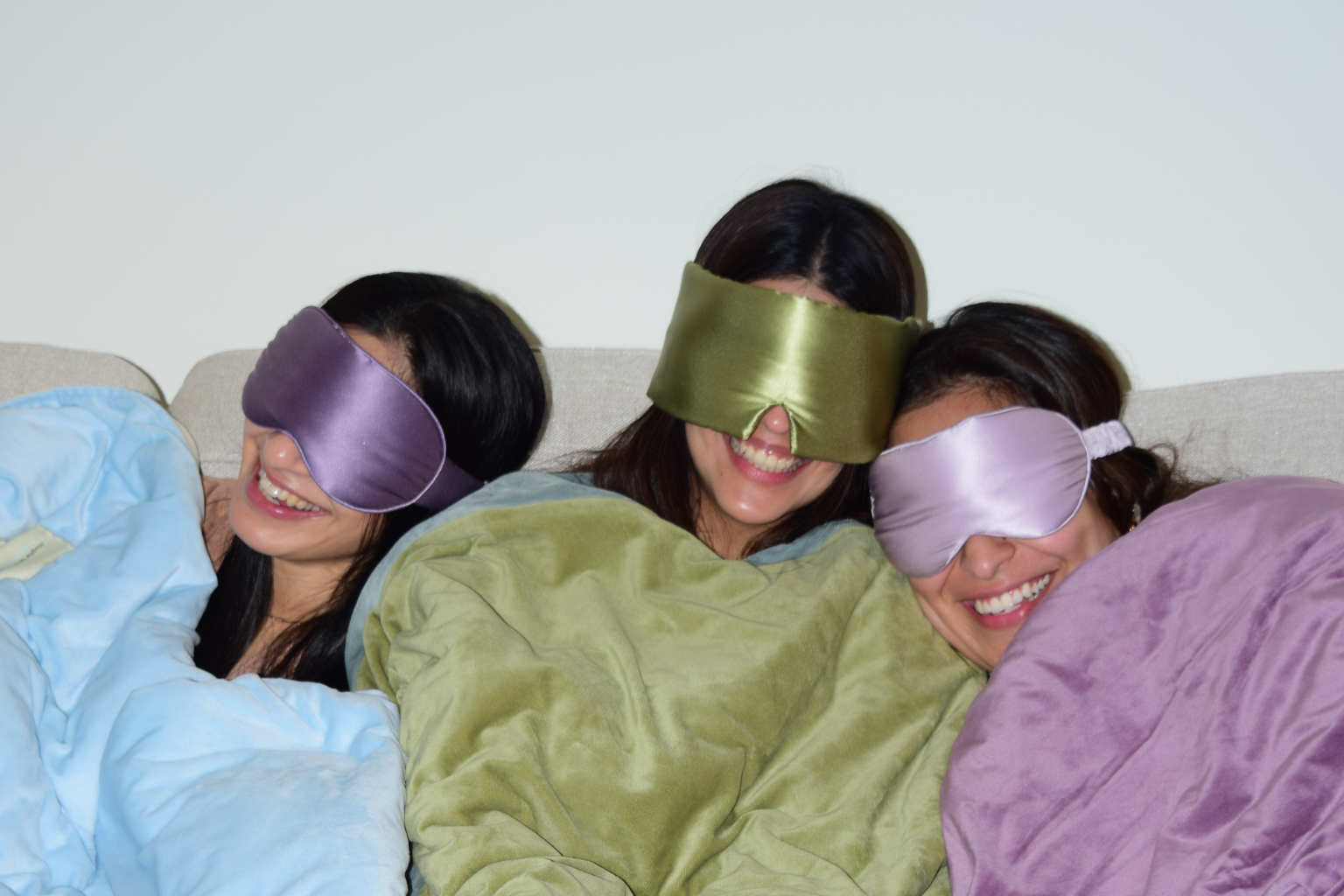 Weighted Blankets vs Regular Blankets for Adults: Which One Is Right for You?