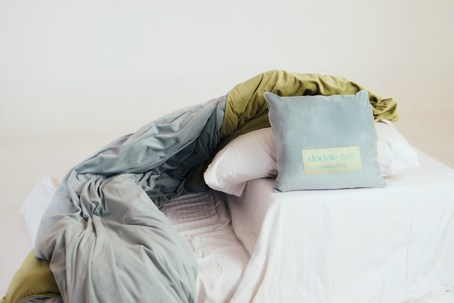 Blankets That Hug You: The Calm Science of Better Rest